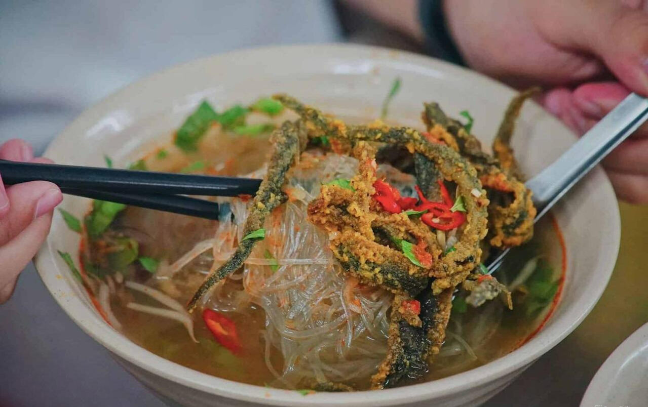 Experience Hanoi Tours with sustainable dining